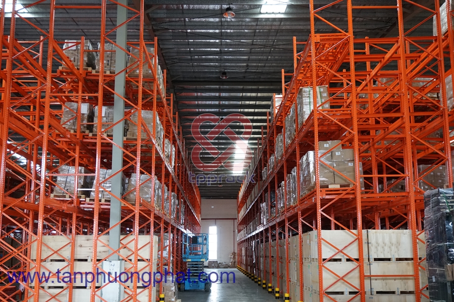 Kệ Push Back – Giải pháp lưu trữ pallet mật độ cao cho kho hàng