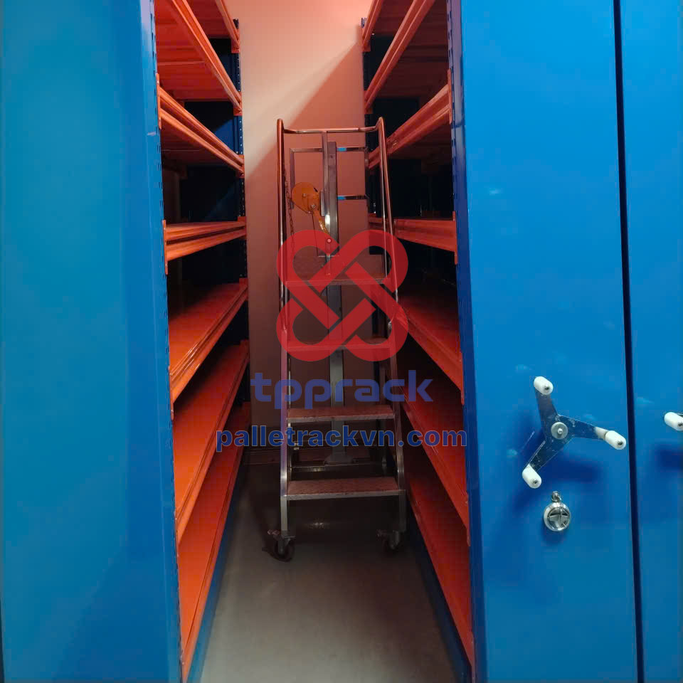 Hệ thống kệ di động lưu trữ hàng hóa trong kho