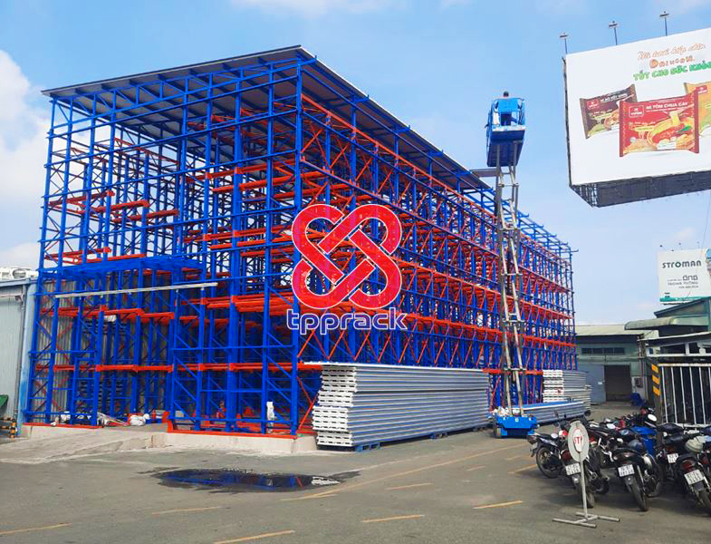 Hệ thống kệ Drive In lưu trữ pallet mật độ cao trong nhà kho