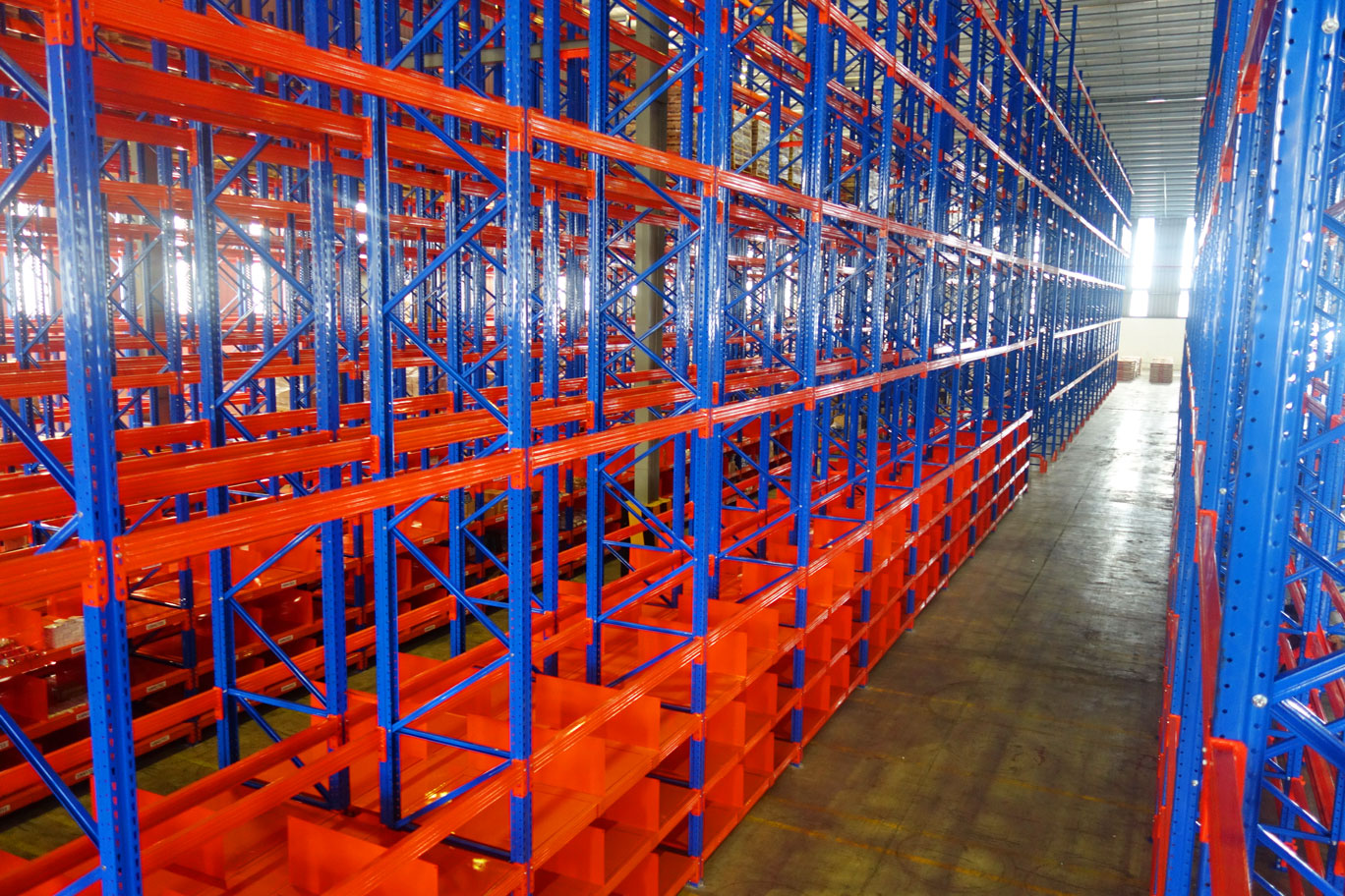 Kệ chứa hàng Selective giúp quản lý và xuất nhập pallet thuận tiện