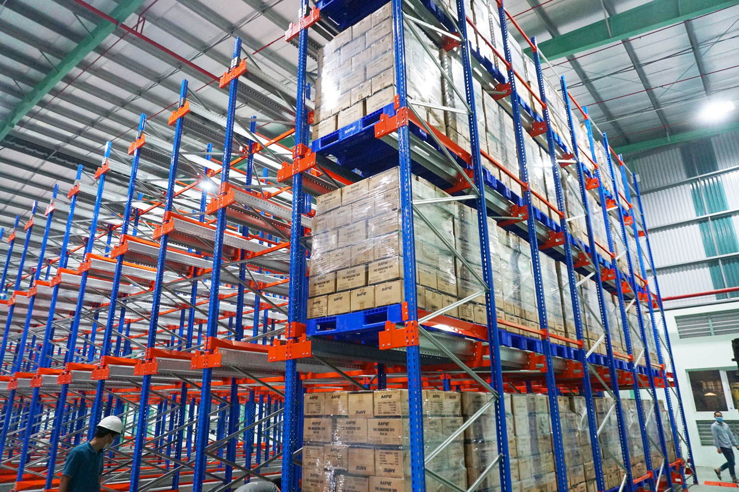 Hệ thống kệ Shuttle tự động lưu trữ pallet tối ưu diện tích kho