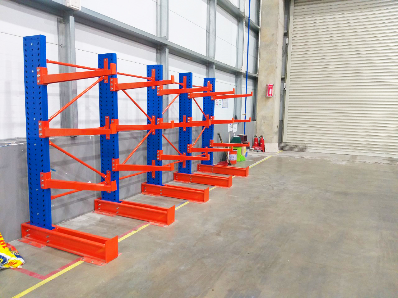 Kệ Cantilever TPPRACK lưu trữ thép gỗ và vật tư dài