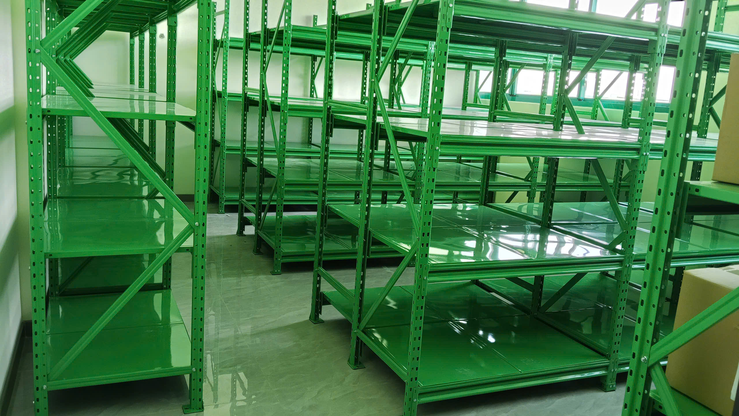 Hệ thống kệ kho đa tầng lưu trữ hàng hóa tải trọng vừa