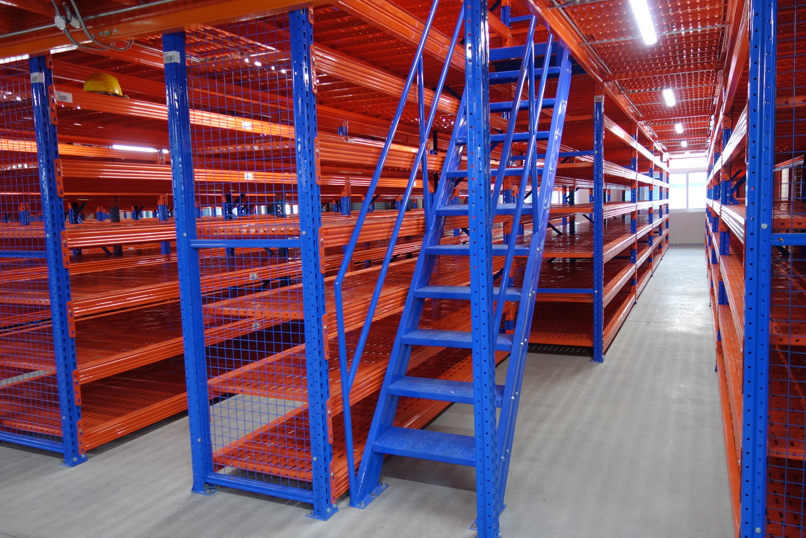 Sàn lửng công nghiệp TPPRACK tận dụng chiều cao nhà kho