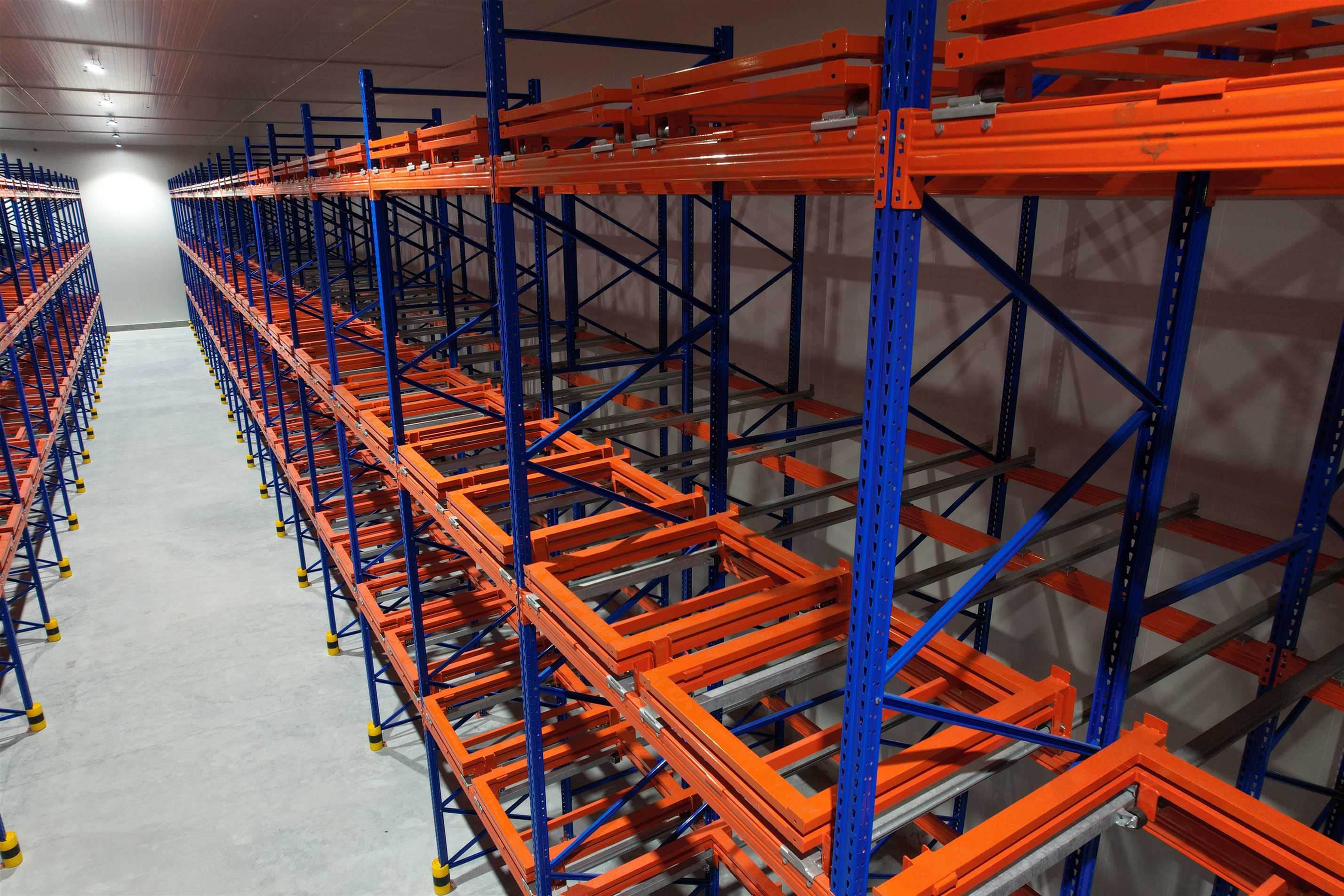 Cách lựa chọn giải pháp lưu trữ pallet phù hợp với từng loại hàng hóa