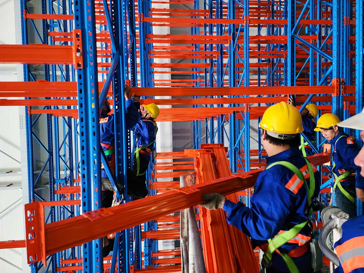 Kệ kho hàng là gì ? Tìm hiểu cấu tạo, phân loại và ứng dụng trong doanh nghiệp