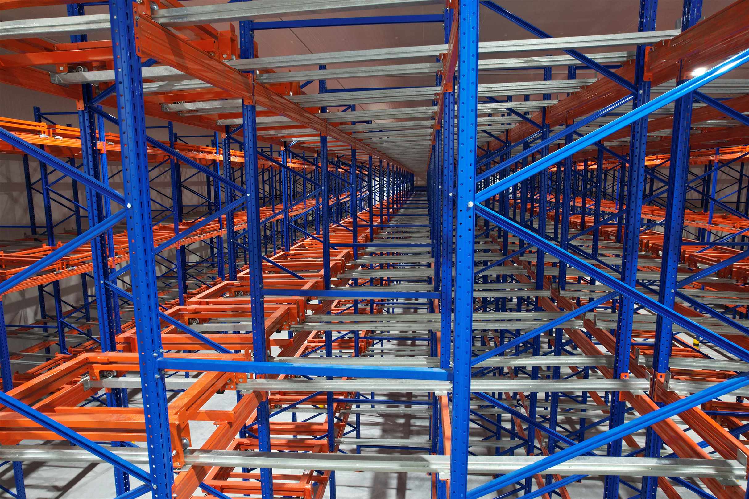 Cách lựa chọn giải pháp lưu trữ pallet phù hợp với từng loại hàng hóa
