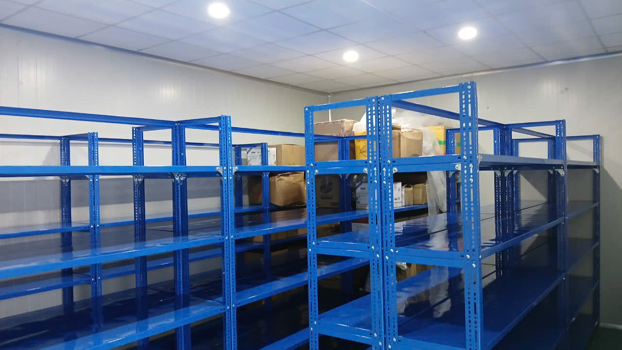 Kệ Thép V Đa Năng – Kệ Lắp Ghép Linh Hoạt Cho Kho Hàng