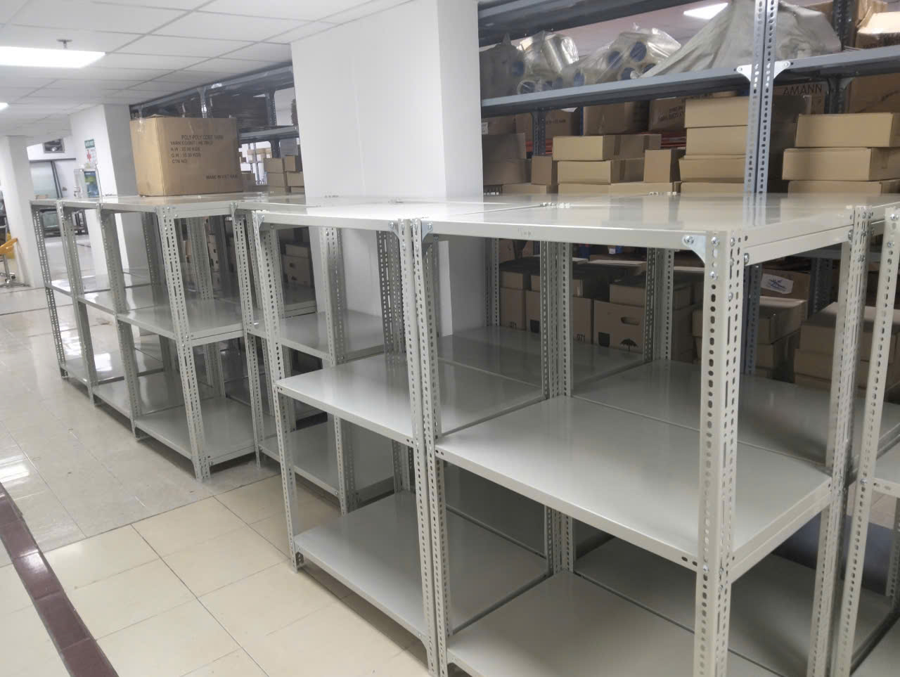 Kệ Thép V Đa Năng – Kệ Lắp Ghép Linh Hoạt Cho Kho Hàng