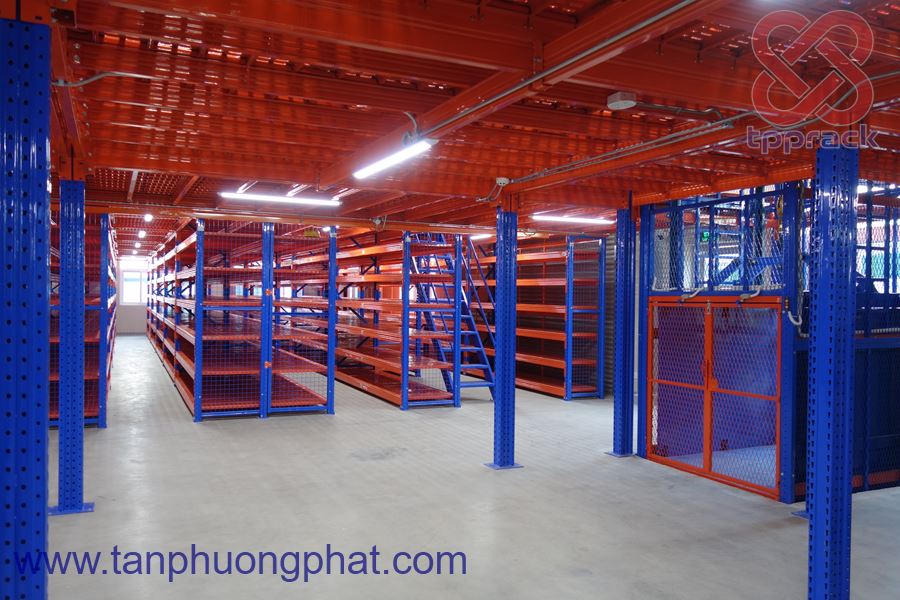 Sàn thép nhiều tầng – Giải pháp mở rộng không gian lưu trữ và vận hành