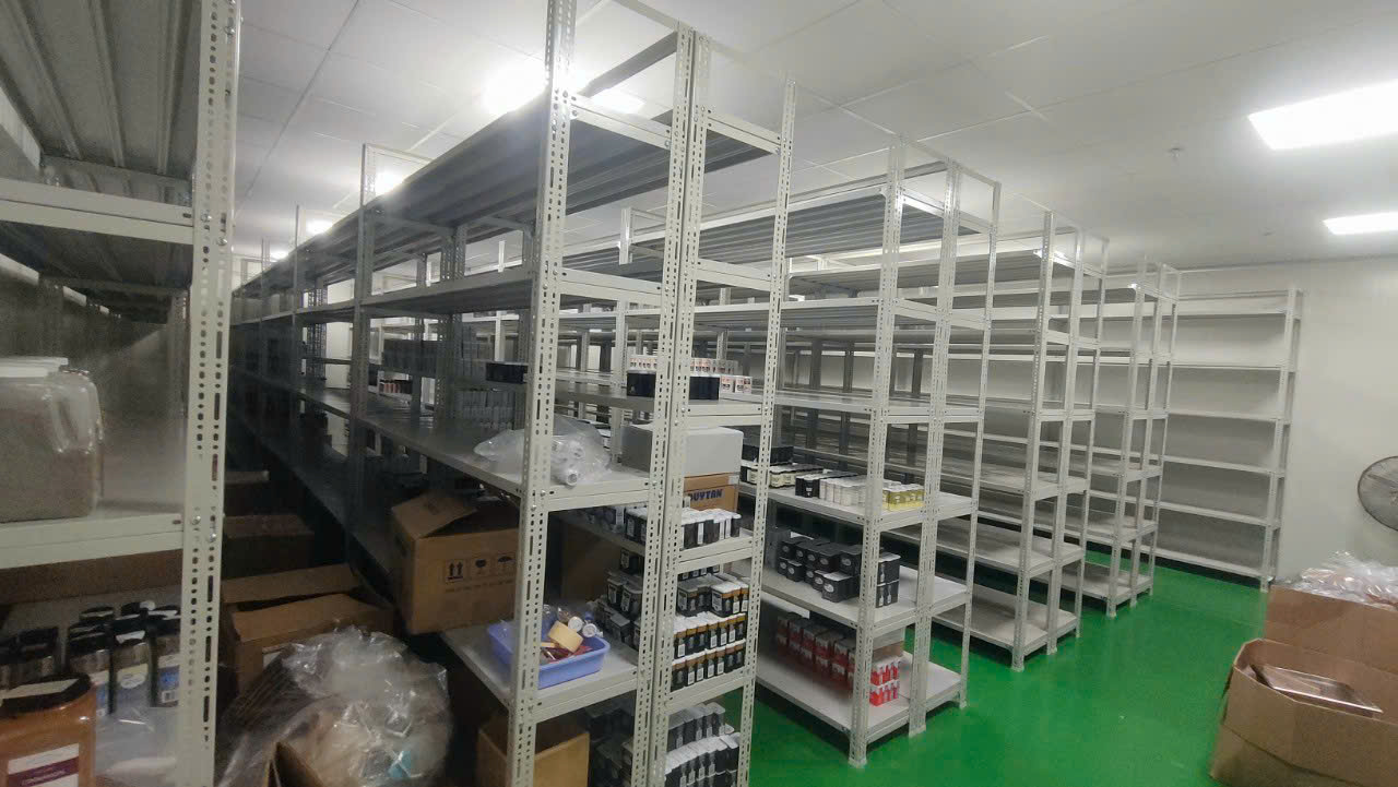 Kệ Thép V Đa Năng – Kệ Lắp Ghép Linh Hoạt Cho Kho Hàng